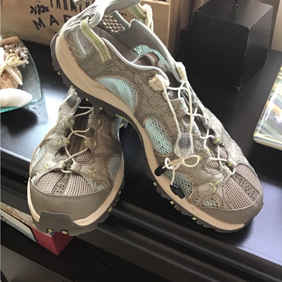 Salomon Hiking Shoe - Picture 2 of 4